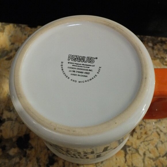 Peanuts Snoopy Mummy Mug 2022 New Oversized Soup/Coffee - Picture 3 of 4